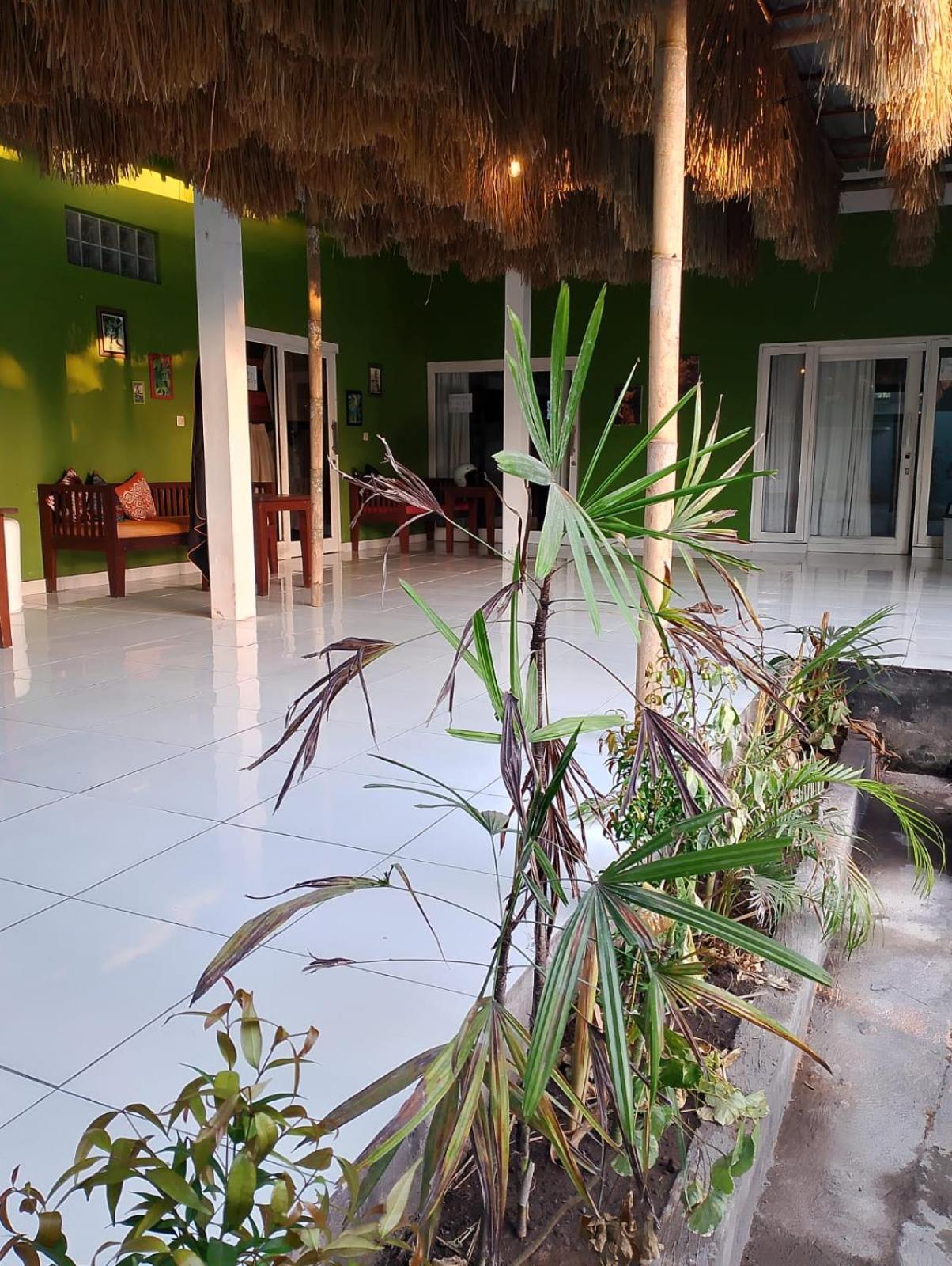 Black Sand Hostel Amed Экстерьер фото
